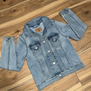 Levi’s Strauss Button Up Long Sleeves Denim Jacket For Women’s size Medium Blue